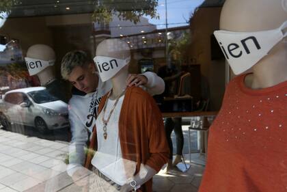 Los comerciantes de Mar del Plata se preparan para la prueba piloto; abrirán sus puertas el fin de semana de 9 a 17