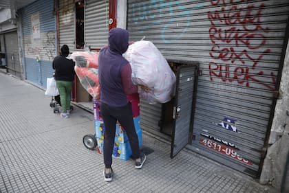 Coronavirus en la Ciudad: los comercios de Once volvieron a abrir sus persianas