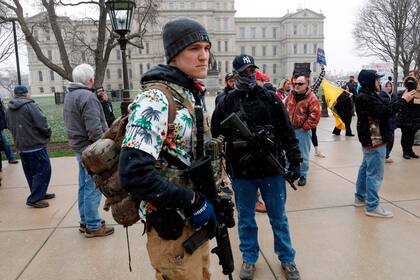 Coronavirus: en Michigan protestan contra la cuarentena con armas