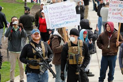 Coronavirus: en Michigan protestan contra la cuarentena con armas