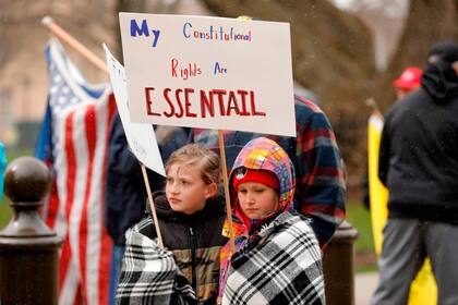 Coronavirus: en Michigan protestan contra la cuarentena con armas