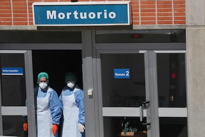Médicos en Italia y España sufren las afecciones anímicas de atender pacientes de coronavirus