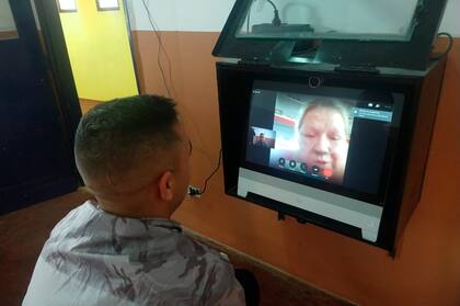 Leonardo S., preso en Florencio Varela, se comunicó con su madre, enferma de cáncer