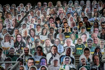 A través de figuras, los hinchas de Borussia Monchengladbach estarán presentes, a su manera, cuandoo juegue el equipo de local
