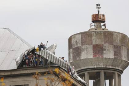 Coronavirus: impactantes imágenes del motín en la cárcel de Devoto