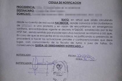 En medio de la lucha contra el coronavirus y por la protesta del sistema de salud, la policía provincial amenazó a una médica de Santiago de Estero