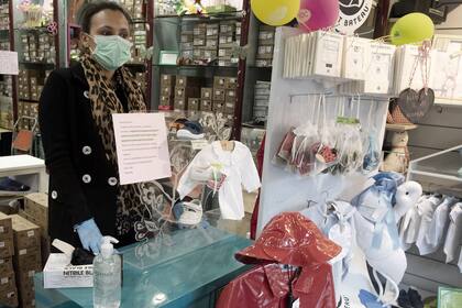 Coronavirus: los locales de venta de ropa de bebés pudieron abrir sus puertas este martes en Roma