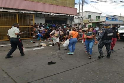 Las calles de Caracas, con saqueos por la falta de alimentos en la cuarentena