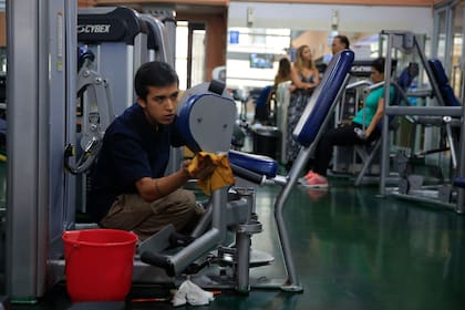 En los gimnasios extreman la limpieza de los apartatos
