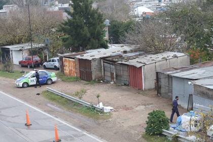 La policía permanece en los alrededores del barrio