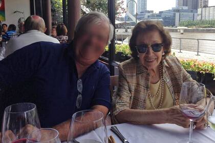 Coronavirus: tiene 100 años, tuvo Covid-19, fue estafada y le hicieron malvender su departamento de Recoleta