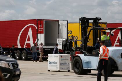 La llegada de cargamentos con dosis de la Sputnik V a la Argentina