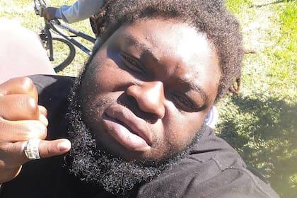 Coronji Calhoun Sr. murió a los 30 años a causa de una insuficiencia cardíaca y problemas pulmonares