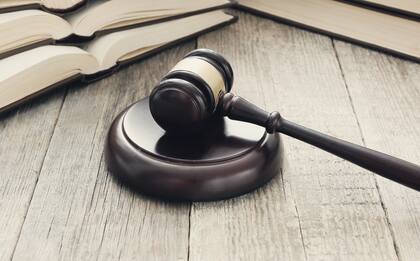 Correa enfrenta hasta 10 años de prisión por violar la ley de documentos migratorios fraudulentos