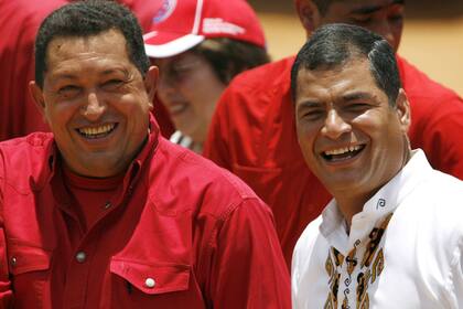 Correa y el venezolano Hugo Chávez, con quien fue socio en la cruzada bolivariana