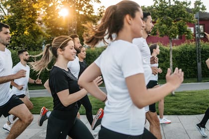 Correr, al igual que muchas otras actividades aeróbicas, ayuda a reducir el estrés y eleva el estado de ánimo