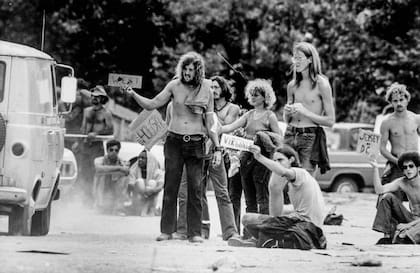 Corrían las drogas, faltaba la comida y el agua, y varias personas perdieron la vida en esta reunión en Louisiana. ¿Cómo fue que lo que se suponía que sería una utopía hippie se fue de las manos?