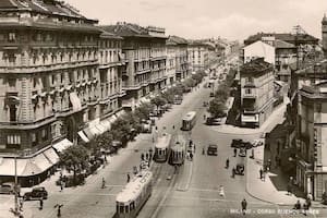 Corso Buenos Aires en la década de 1930, cuando los tranvías recorrían la avenida
