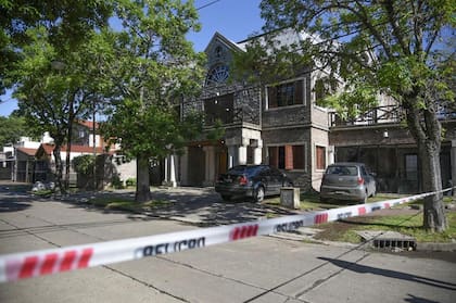 El hombre condenado por balear en 2013 la casa del gobernador Bonfatti cumplía prisión domiciliaria en la propiedad de un juez, cuyo hermano fue el abogado de la querella en el juicio por ese ataque