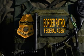 Corte bloquea liberación de cientos de migrantes detenidos en redada en Chicago