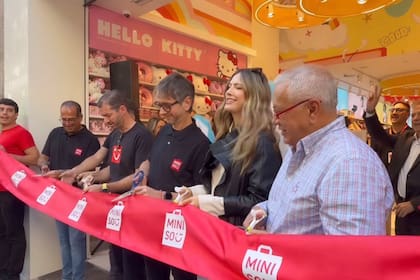 Corte de cintas del local de Miniso (Foto: @Stephaniedemner)