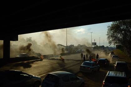 Corte en autopistas Buenos Aires-La Plata a la altura de Quilmes.