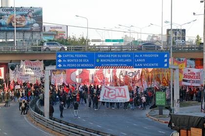 Corte en el Puente Pueyrredón