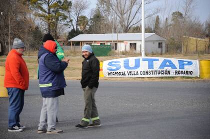 Un retén en las rutas A012 y 18, en la zona de San Lorenzo. Se sumaron portuarios a la protesta