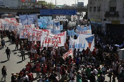 Corte en Puente Pueyrredón por movimientos sociales