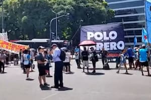 Manifestantes reclaman por planes frente al Ministerio de Desarrollo Social