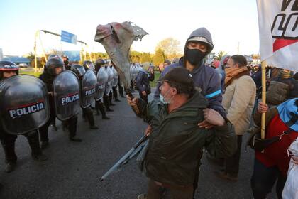 Corte total en el acceso a la ciudad de Mar del Plata, llevado a cabo por organizaciones de izquierda