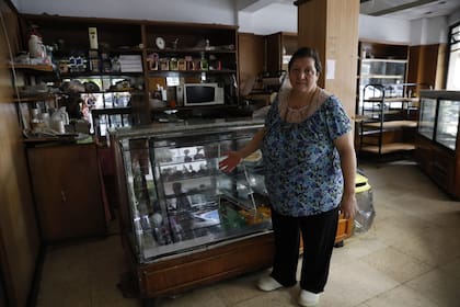 La panadería El Ombú, sin luz, y su dueña preocupada por los productos que requieren refrigeración