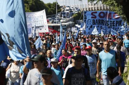 Cortes de tránsito: las organizaciones sociales marchan en el centro porteño
