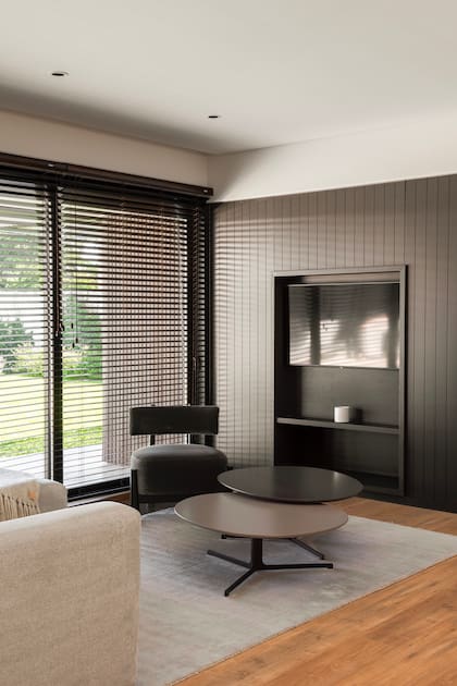 Cortinas (Echeverría Cortinas). Piso de roble americano (Patagonia Flooring).