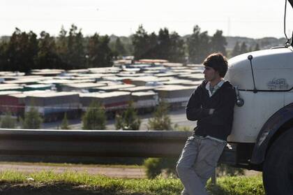 Santiago Gatti de Sancti Spiritu, Santa Fe, llegó a las 6 de la mañana y espera para descargar