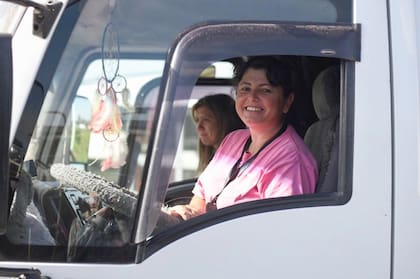 Agustina Peña es de Arequito y espera para poder descargar su camión