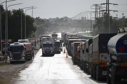 Cosecha.Se multiplican los camiones con granos en Rosario