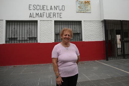 Cosma es una alumna ejemplar: el cuatrimestre pasado terminó con todas las materias con 10 y 9; cursa el Fines en una escuela que prestan en el barrio de Villa Diamante