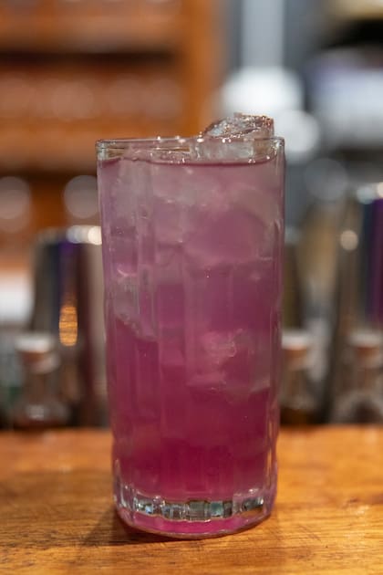 Cosmo Fizz sobre la barra de Hevristika.