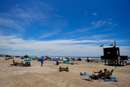 Costa Esmeralda cuenta con una playa pública, pero en la práctica no accede nadie que ni viva adentro del barrio privado