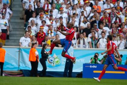 Costa Rica disputó un solo partido inaugural. Perdió 4 a 2 pero si dio el lujo de marcarle dos goles a los poderosos alemanes en su casa