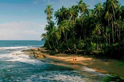 Costa Rica es un país de América Central con una geografía accidentada, que incluye bosques tropicales y costas en el Caribe y el Pacífico.