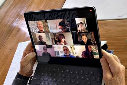 Costantini durante la primera conferencia de prensa virtual del Malba