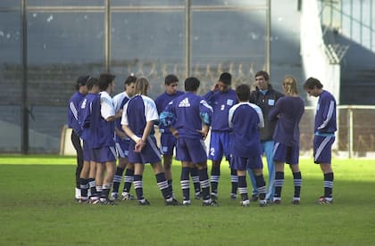 Costas con el buzo de DT y Úbeda como capitán, también en Racing, pero en el año 2000.