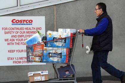 Costco defendió históricamente la idea de que pagar sueldos más altos contribuye a que sus empleados rindan más
