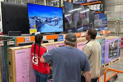 Costco exige membresía paga para ingresar a sus tiendas en EE.UU., un modelo que recauda fondos para mantener precios bajos y servicios premium