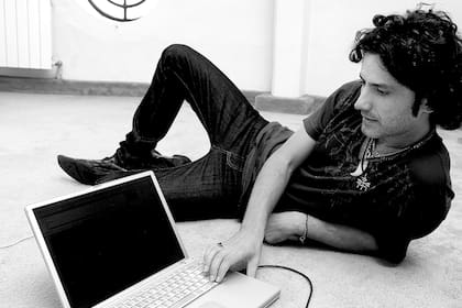 Coti en 2007, en un descanso de la sesión de fotos para su disco Gatos y palomas