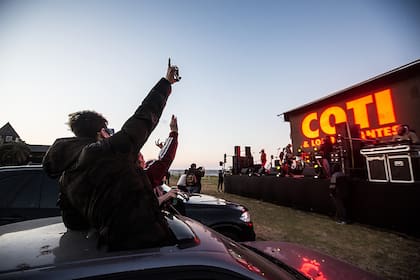 Distanciamiento social: Coti Sorokin y sus fans