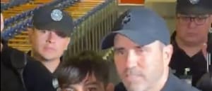 Coudet ya está en Argentina: selfies, sonrisas y bromas en Ezeiza antes de firmar su contrato con River