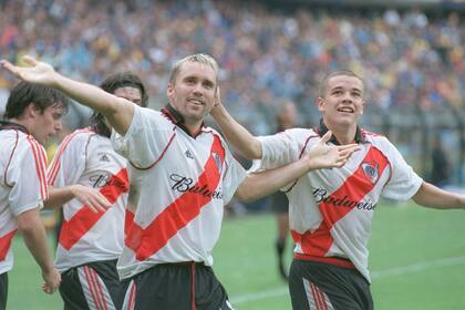 Coudet y el Cabezón, compañeros; ahora, entrenador y jugador en Inter